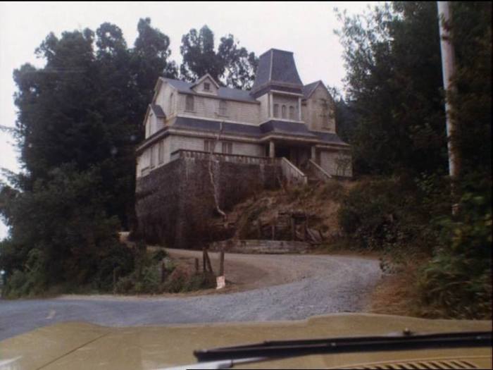 aterriza donde puedas - Página 3 The-marsten-house-salem_s-lot-1979-scene-from-movie